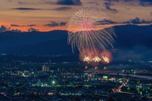 久留米市内の花火大会の様子
