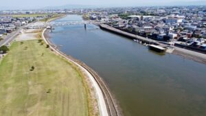 筑後川と大川市の街並み